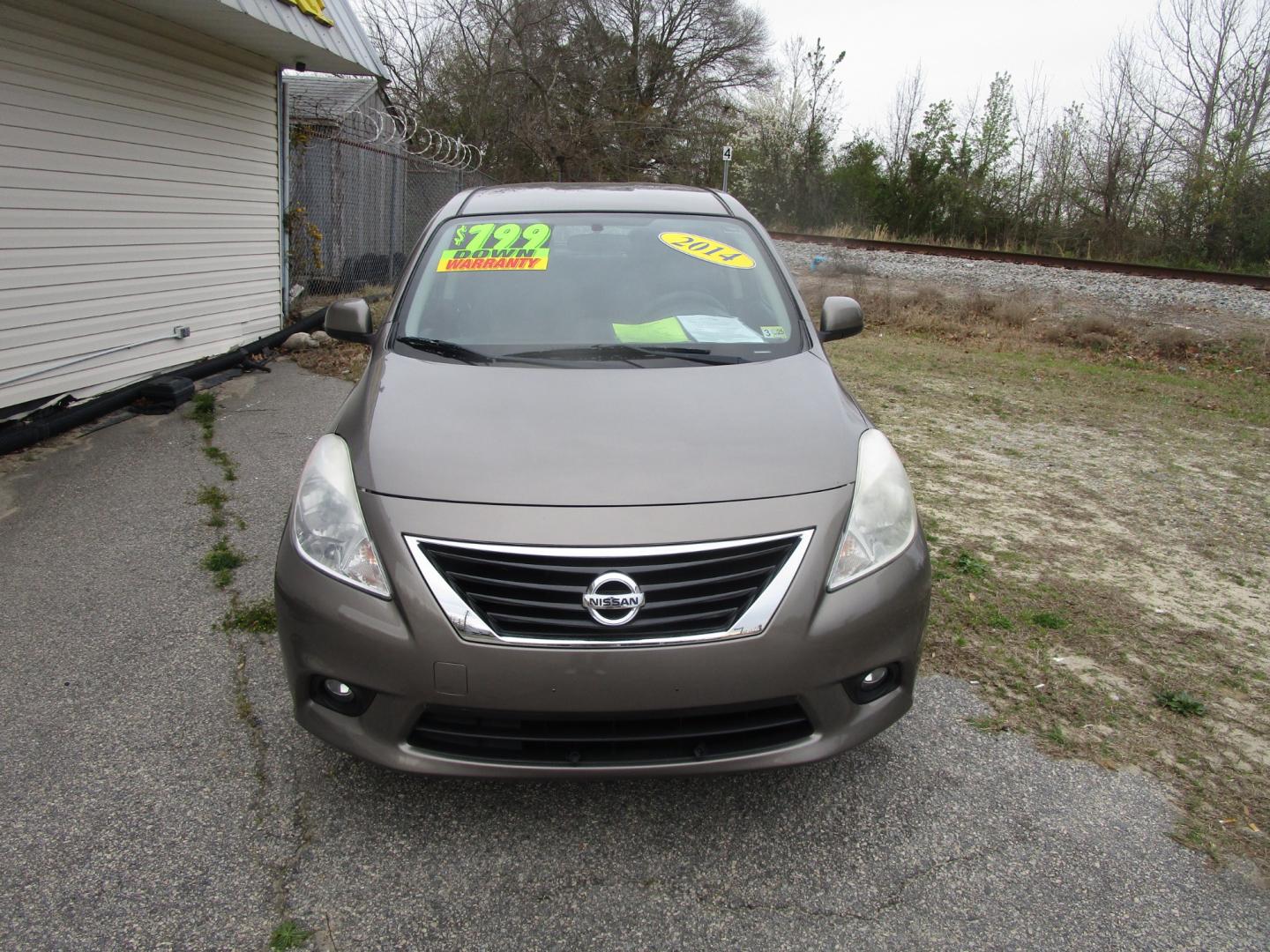 2014 Gray Nissan Versa 1.6 S 5M (3N1CN7AP6EL) with an 1.6L L4 DOHC 16V engine, 5-Speed Automatic transmission, located at 2553 Airline Blvd, Portsmouth, VA, 23701, (757) 488-8331, 36.813889, -76.357597 - Down Payment: $799 Weekly Payment: $90 APR: 23.9% Repayment Terms: 42 Months ***CALL ELIZABETH SMITH - DIRECTOR OF MARKETING @ 757-488-8331 TO SCHEDULE YOUR APPOINTMENT TODAY AND GET PRE-APPROVED RIGHT OVER THE PHONE*** - Photo#2